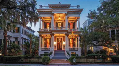 Working with Contractors Specializing in Historic Home Restoration