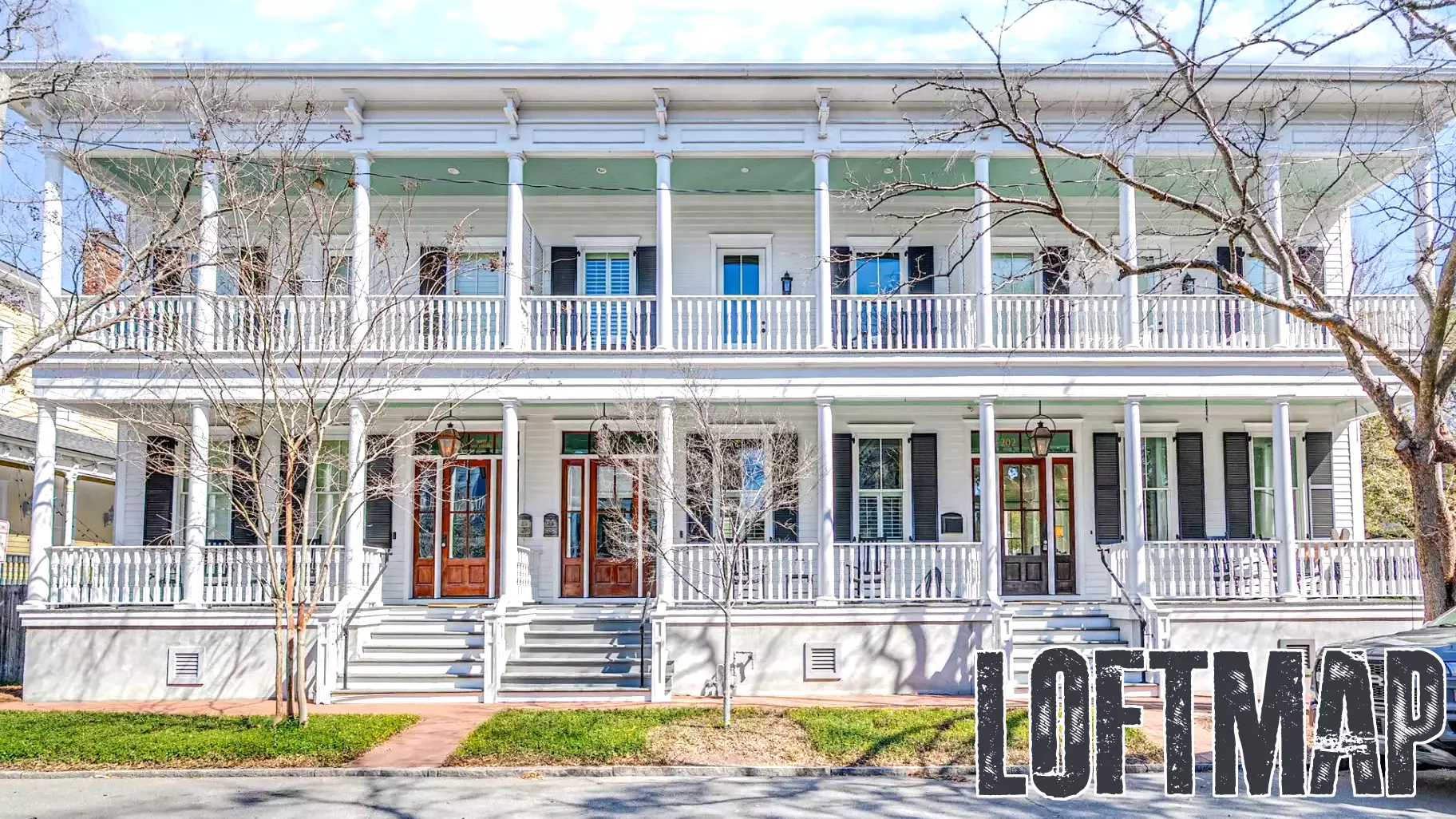 A Charming Blend of History and Modern Living in Savannah